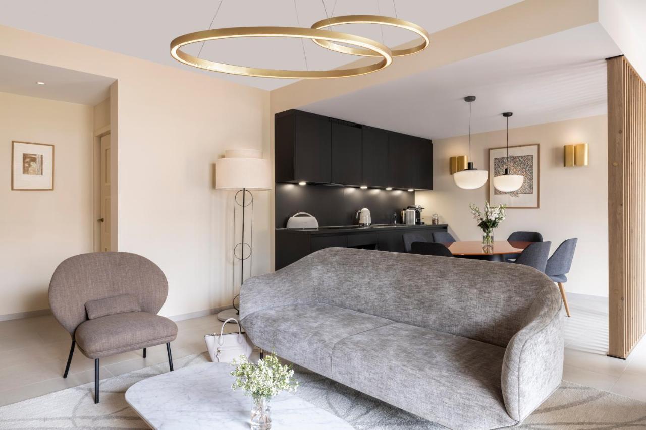 Maison Albar Hotels L'Imperator Nîmes Exteriör bild Interior of a serviced apartment in Paris