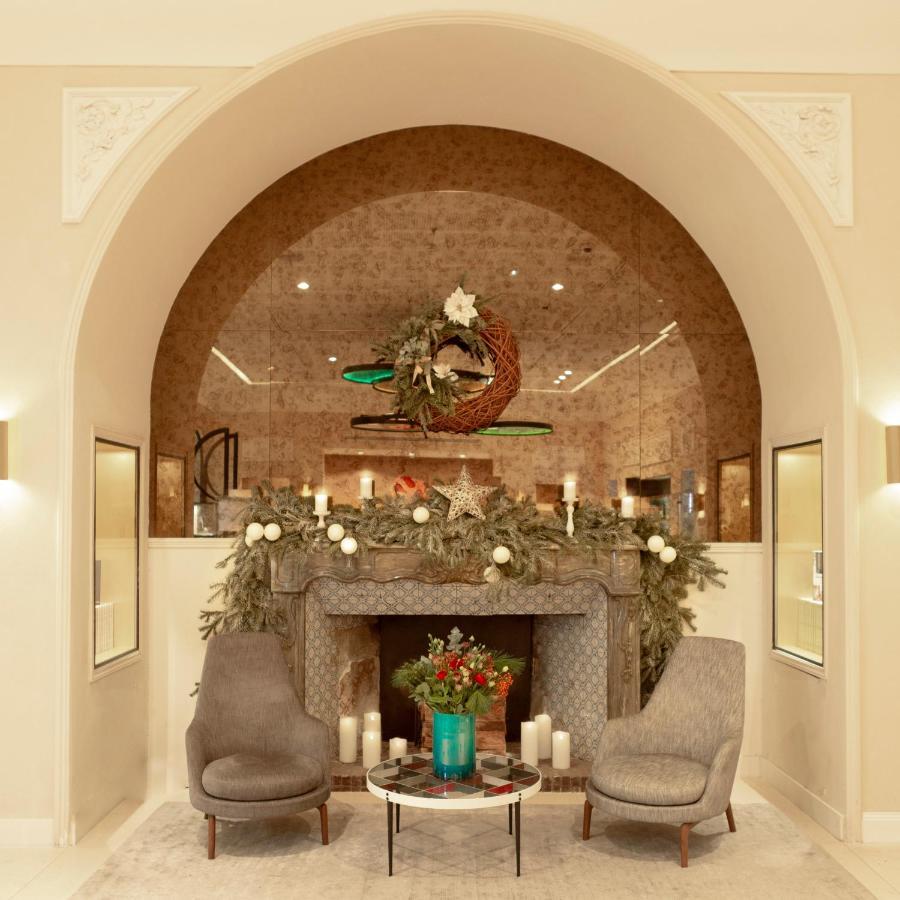 Maison Albar Hotels L'Imperator Nîmes Exteriör bild The interior of the hotel