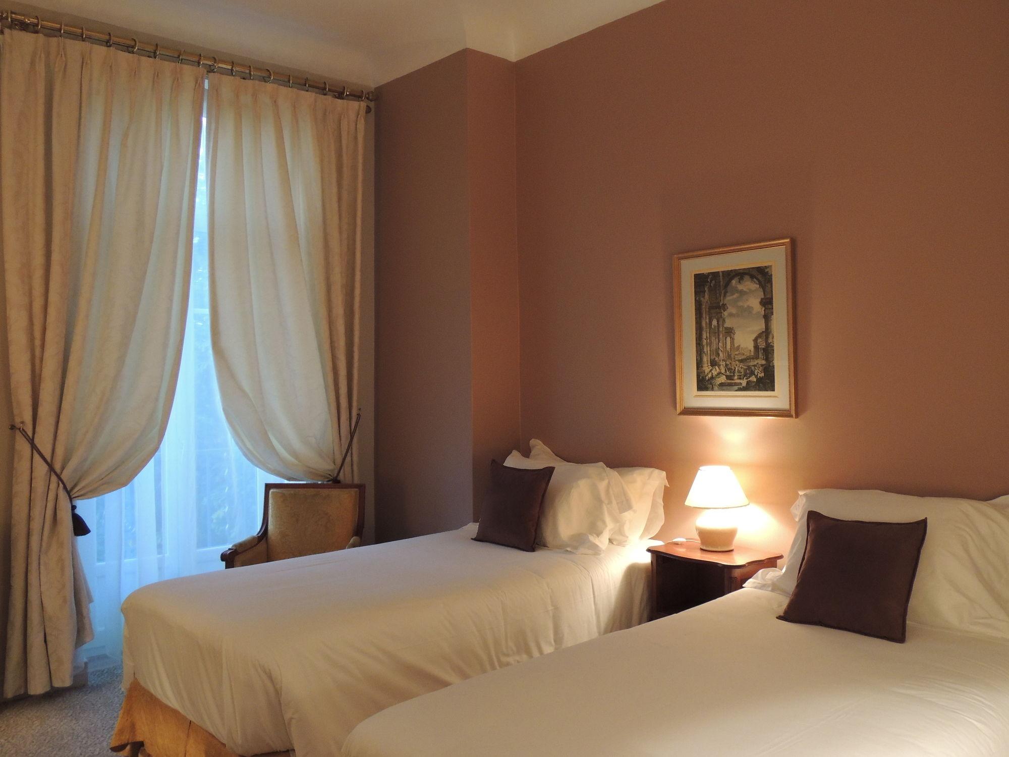Maison Albar Hotels L'Imperator Nîmes Exteriör bild A room at the hotel