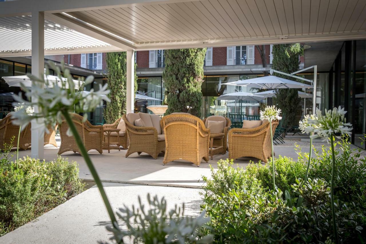 Maison Albar Hotels L'Imperator Nîmes Exteriör bild The hotel's garden