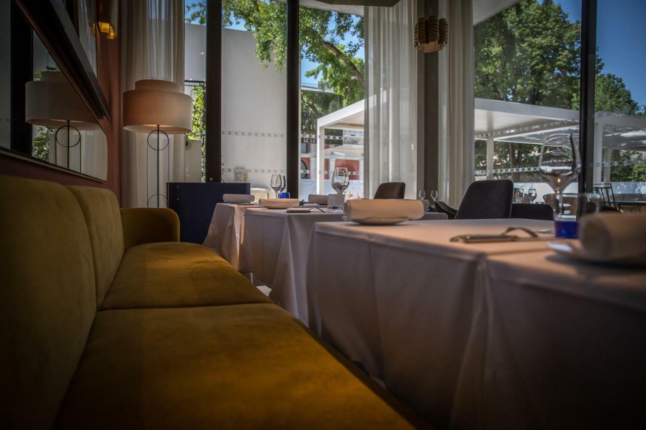 Maison Albar Hotels L'Imperator Nîmes Exteriör bild Restaurant interior