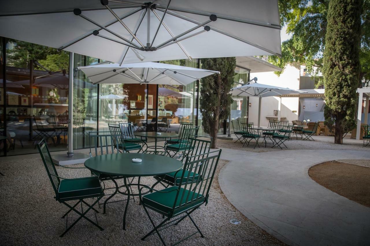 Maison Albar Hotels L'Imperator Nîmes Exteriör bild The café