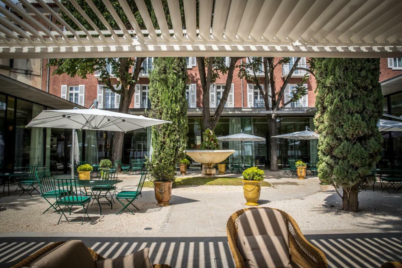 Maison Albar Hotels L'Imperator Nîmes Exteriör bild The courtyard of the hotel